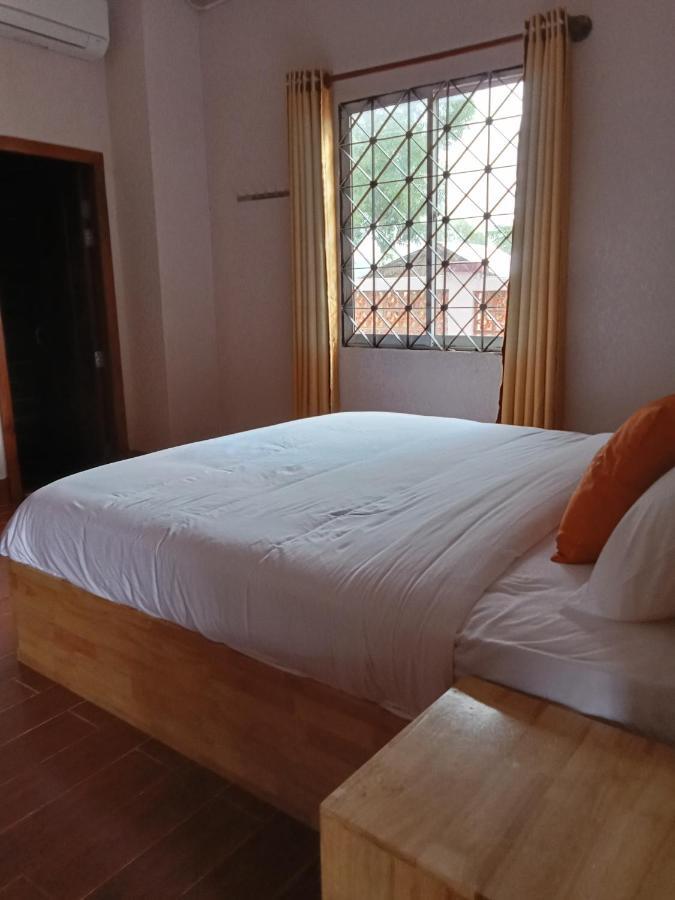 Domnak Teuk Chhou Hotel Kampot Exterior photo